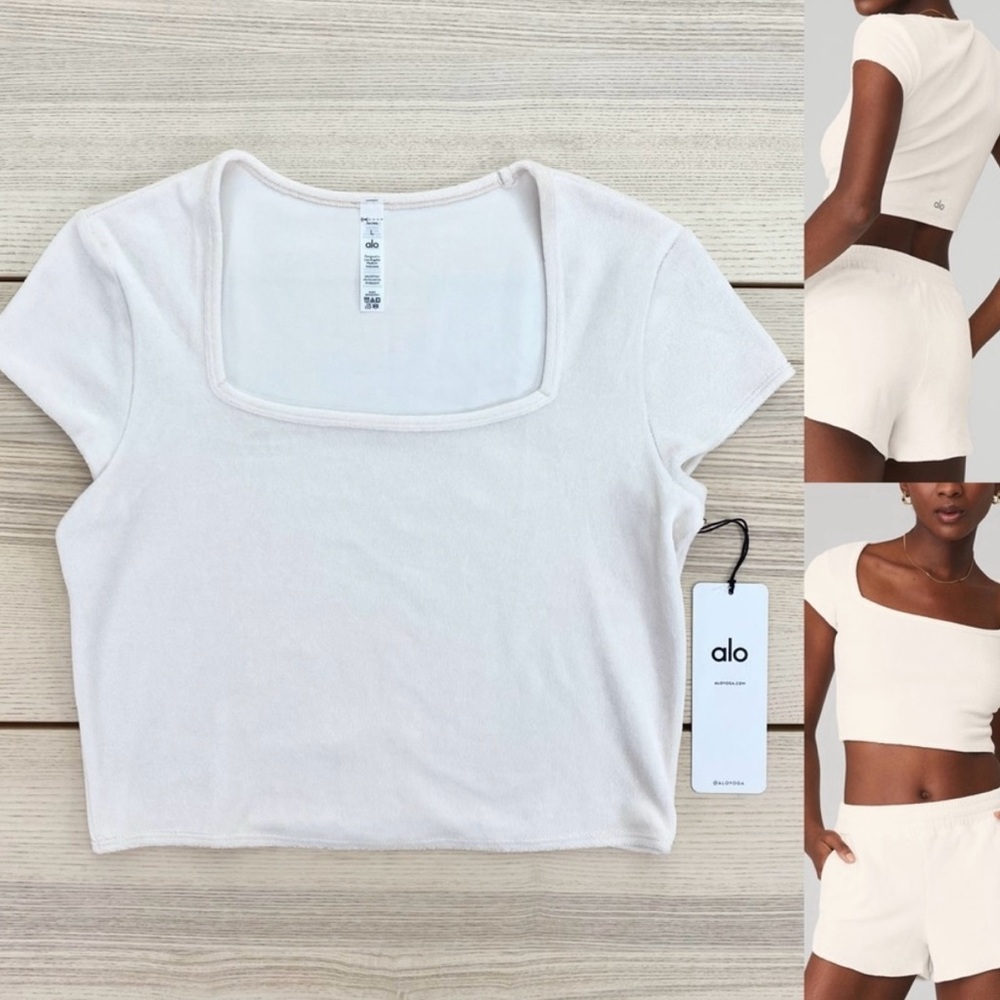 ALO Yoga Women's Cream colored Square Neck Tee